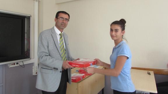 Eğitimde Fatih Projesi kapsamında bulunan tablet bilgisayarlar, Sayın  İlçe Milli Eğitim Müdürü Kemal AYDIN ın da katılımıyla öğrencilerimize dağıtıldı.