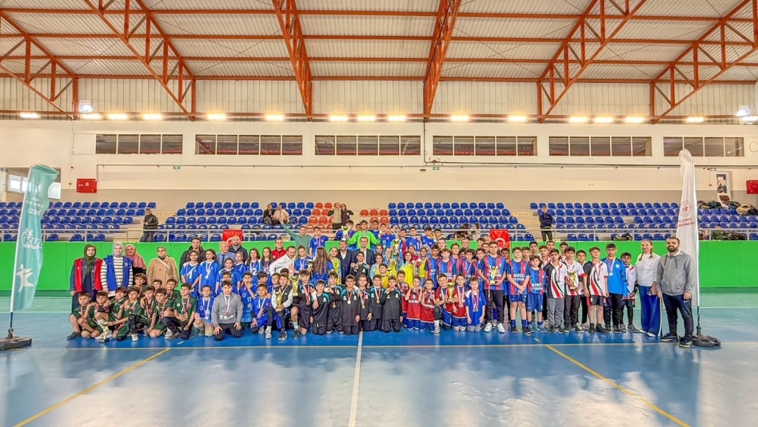 FUTSAL TURNUVASININ ÖDÜL TÖRENİ GERÇEKLEŞTİRİLDİ